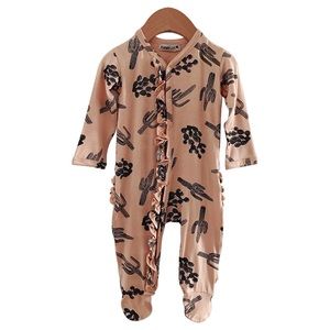 Spearmint baby 0-3 month footies